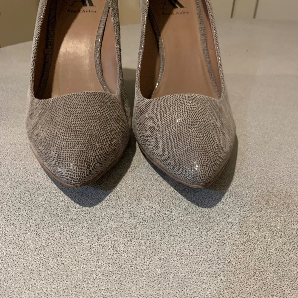 Ava & Aiden Taupe Print Leather Wedge Pumps sz 9 M